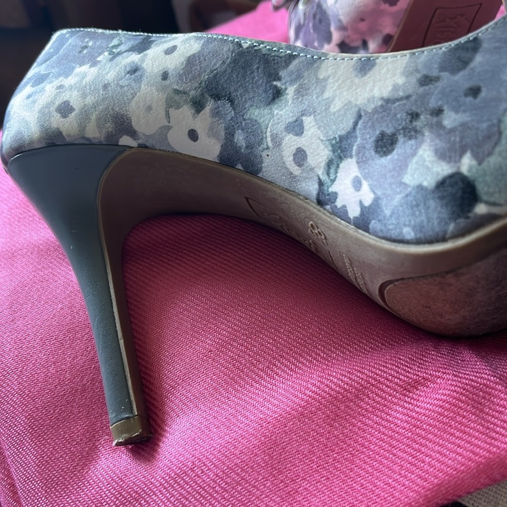 Shoes - Picture 5 of 6